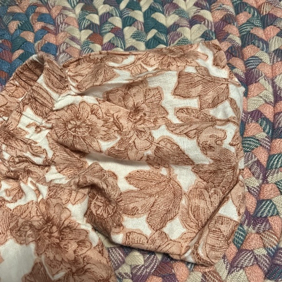 2/$25 Abercrombie & Fitch Floral Linen Crop Top - Picture 5 of 8